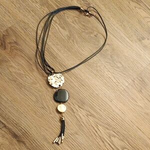 Elegant Black and Gold Pendant Necklace